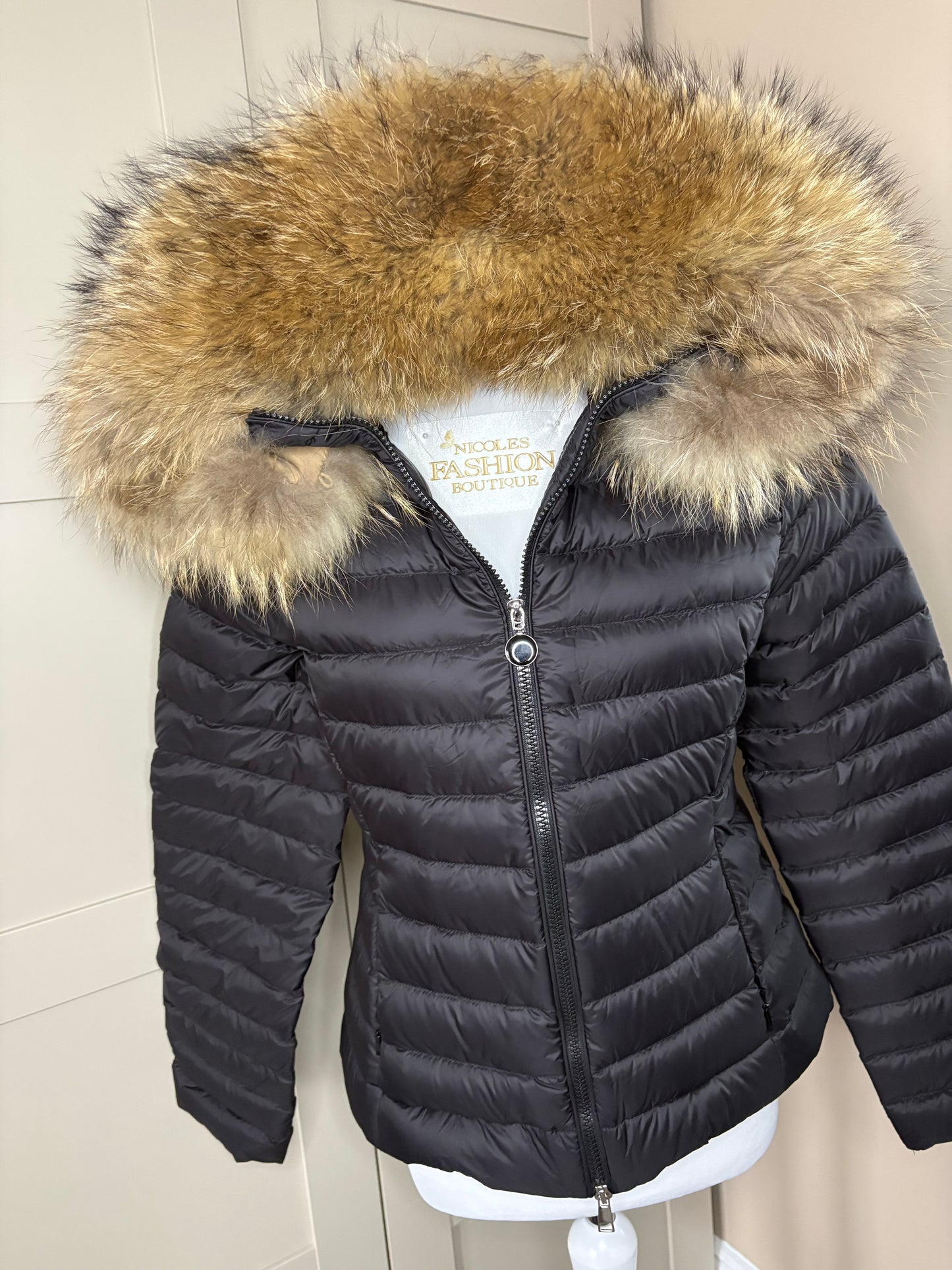 Women’s black coat with real racoon fur hood 1-3 days delivery