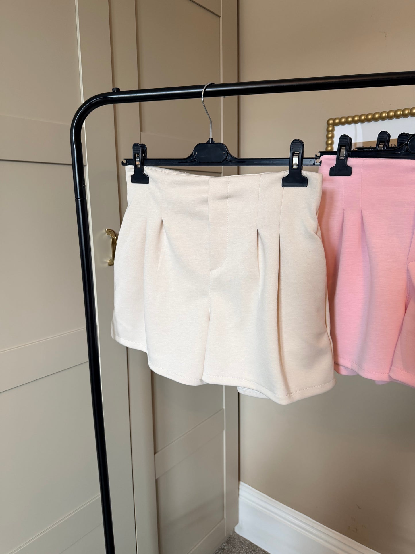 Women’s Shorts Beige