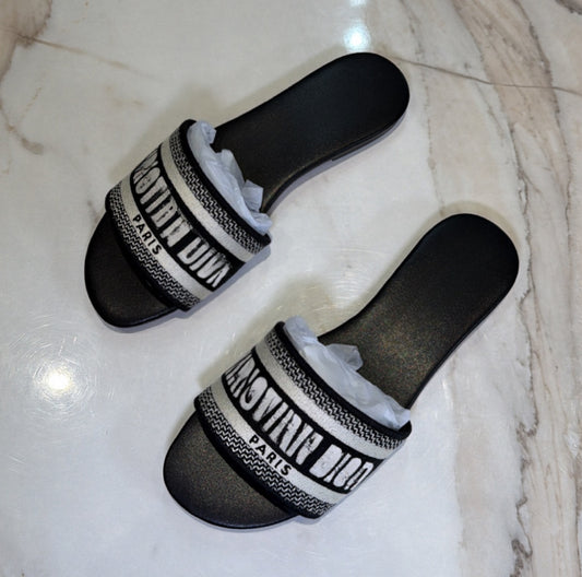 Women’s Black And White Sliders PRE ORDER (18-21 Days Delivery)